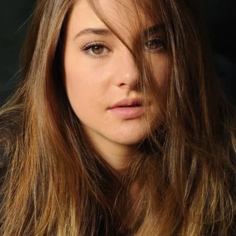 Shailene Woodley beautiful uninhibited portrait and deep expressive eyes | VaultVenus private collection