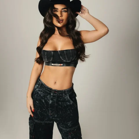 Mariana Marquini hot full body silhouette and statuesque feminine allure | VaultVenus exclusive look