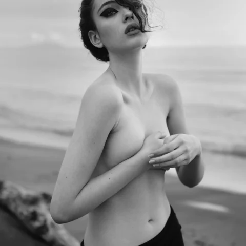 Deva Cassel beautiful model portrait and deep expressive gaze | VaultVenus private collection