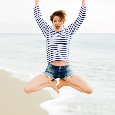 Shailene Woodley hot exposed bikini style and sun-kissed golden skin look | VaultVenus visual archive
