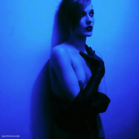Evan Rachel Wood explicit naked scene from movie featuring natural curves | VaultVenus photographic vault