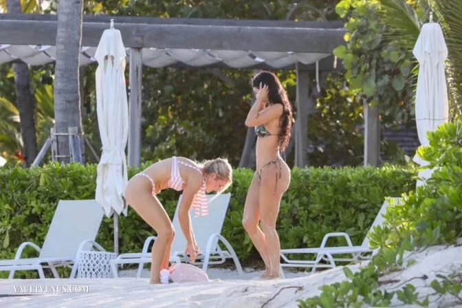 | Vaultvenus Kylie Jenner: Tropical Camouflage swimsuit gallery on VaultVenus