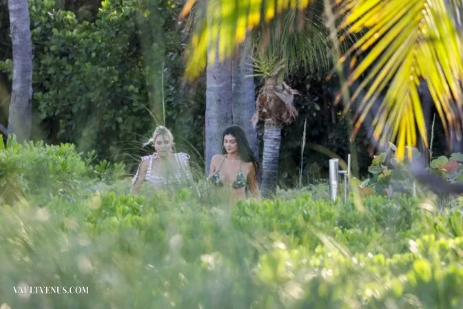 | Vaultvenus Kylie Jenner: Tropical Camouflage glamour swimsuit gallery on VaultVenus